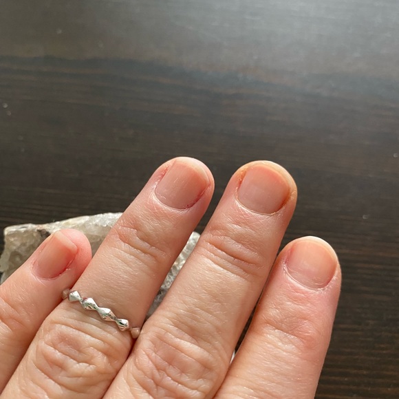 NWT 10K (.417) solid White gold ring, size 6 - Picture 2 of 4